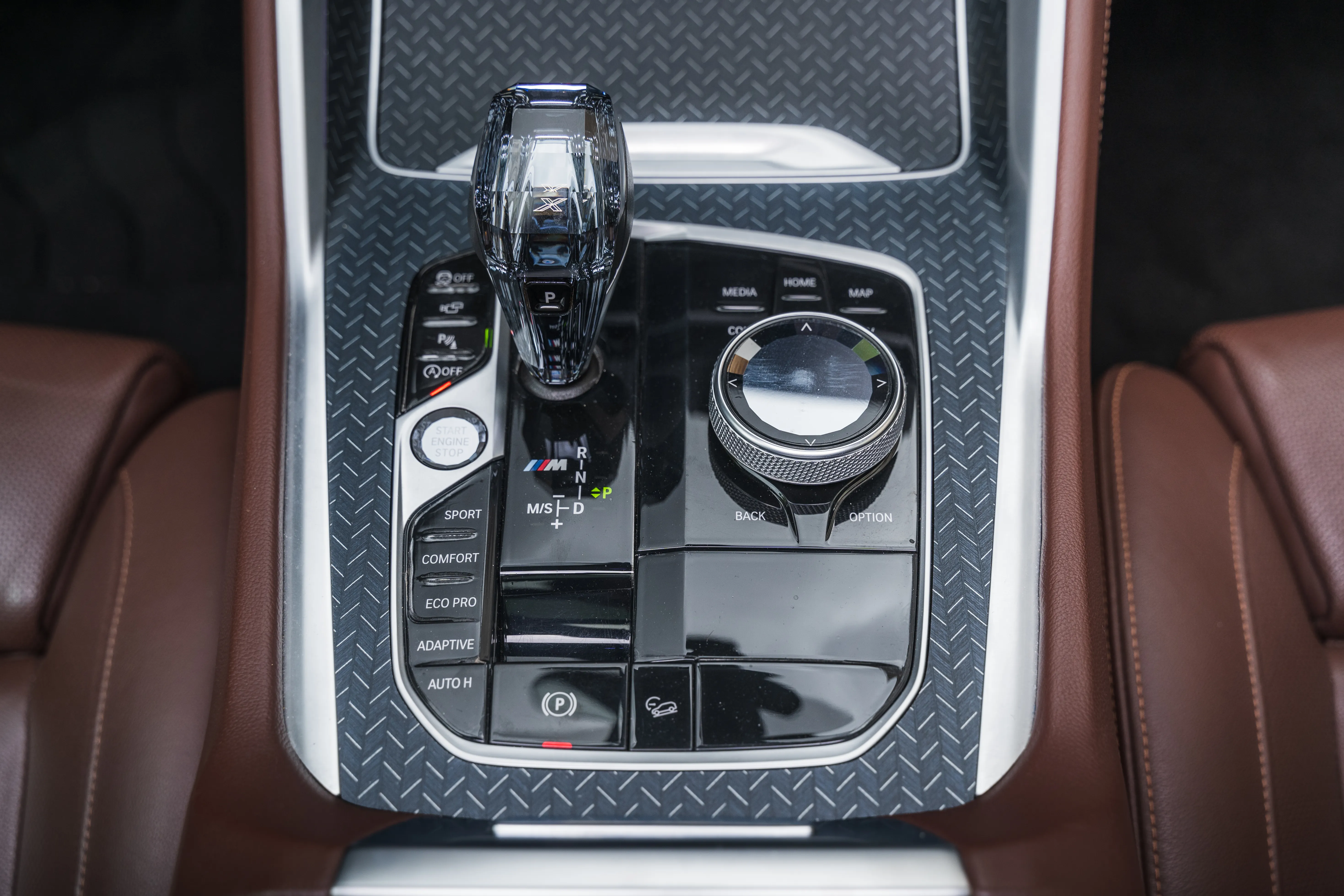 BMW X6 M50i фото 11