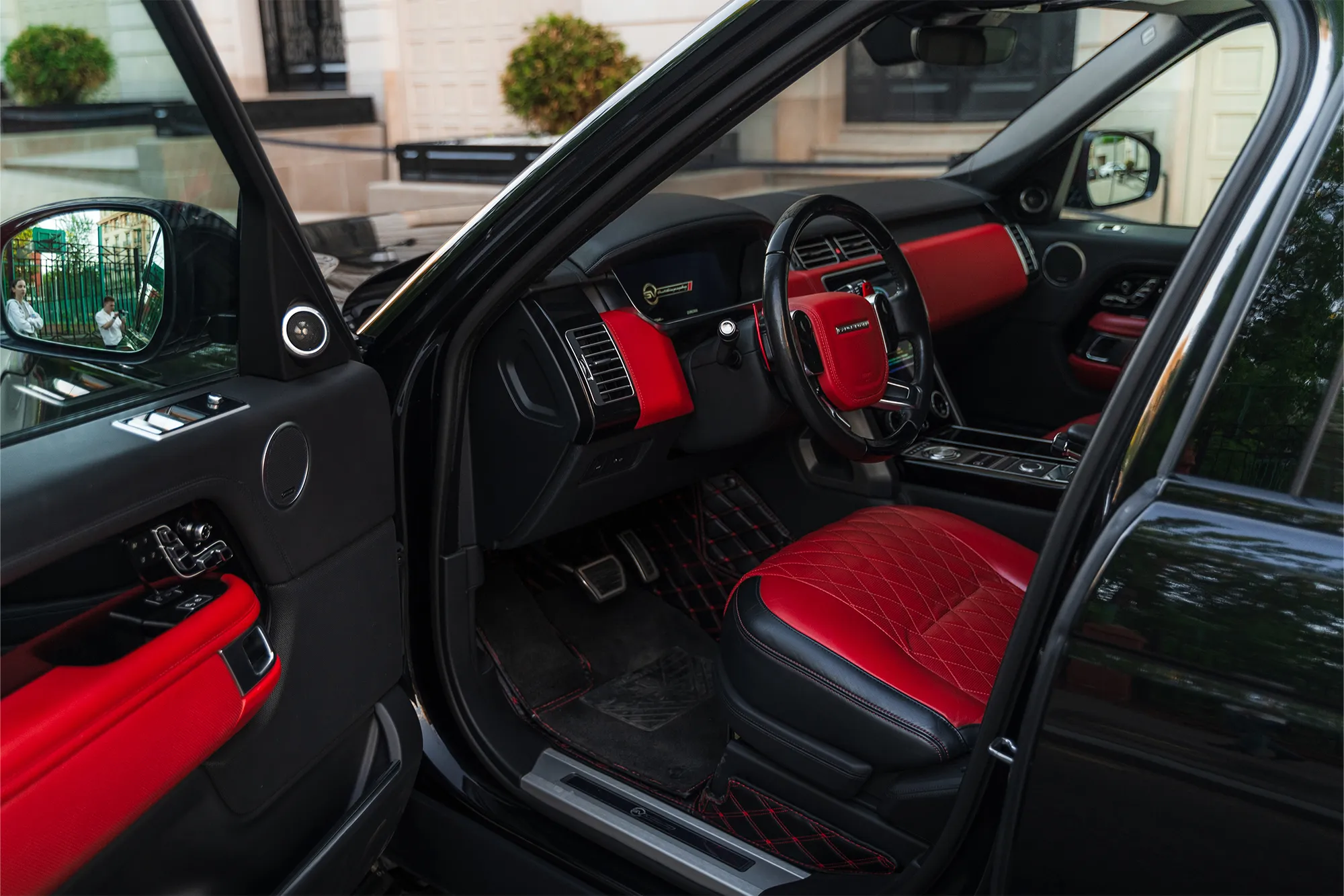 Range Rover SVAutobiography фото 8