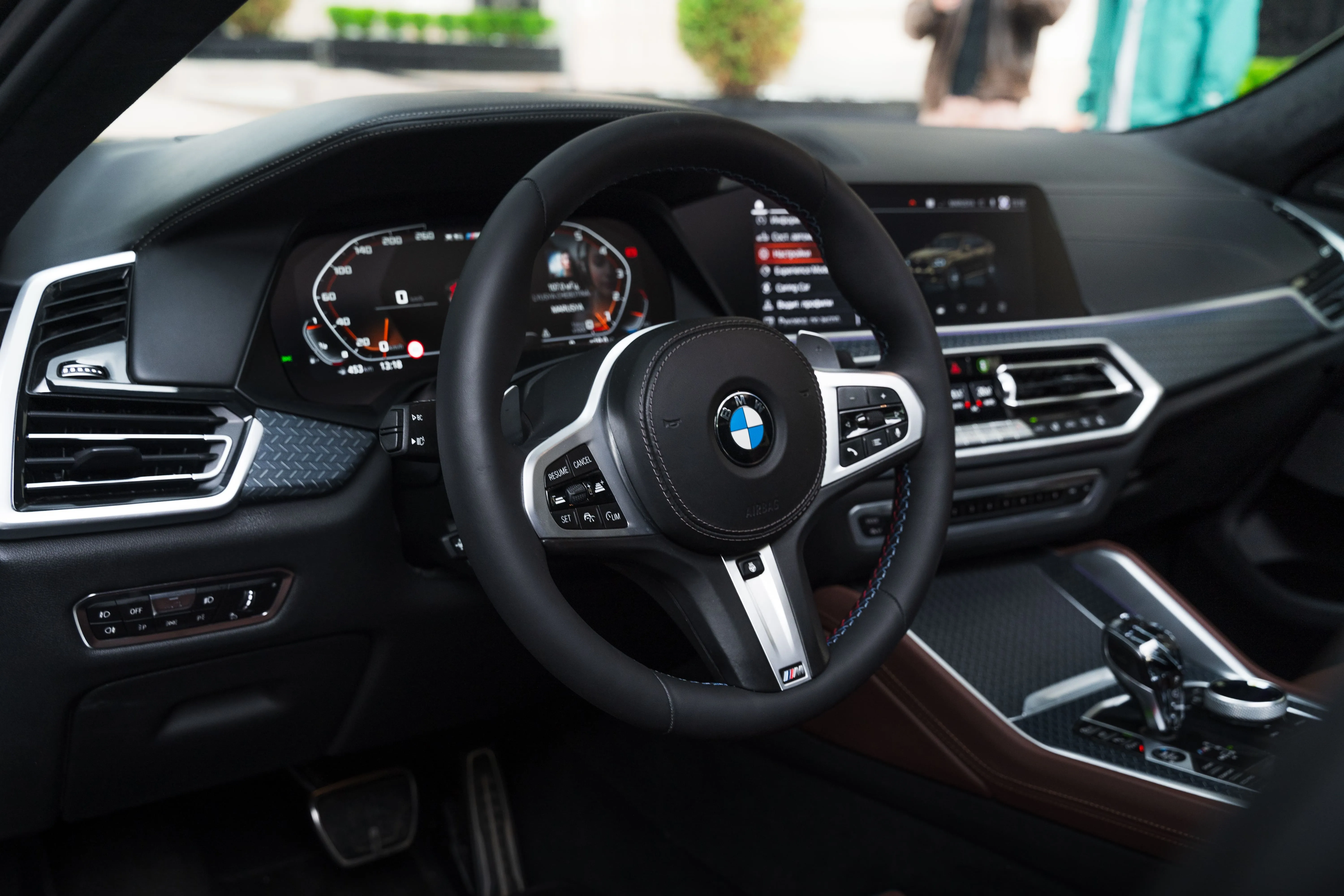 BMW X6 M50i фото 10