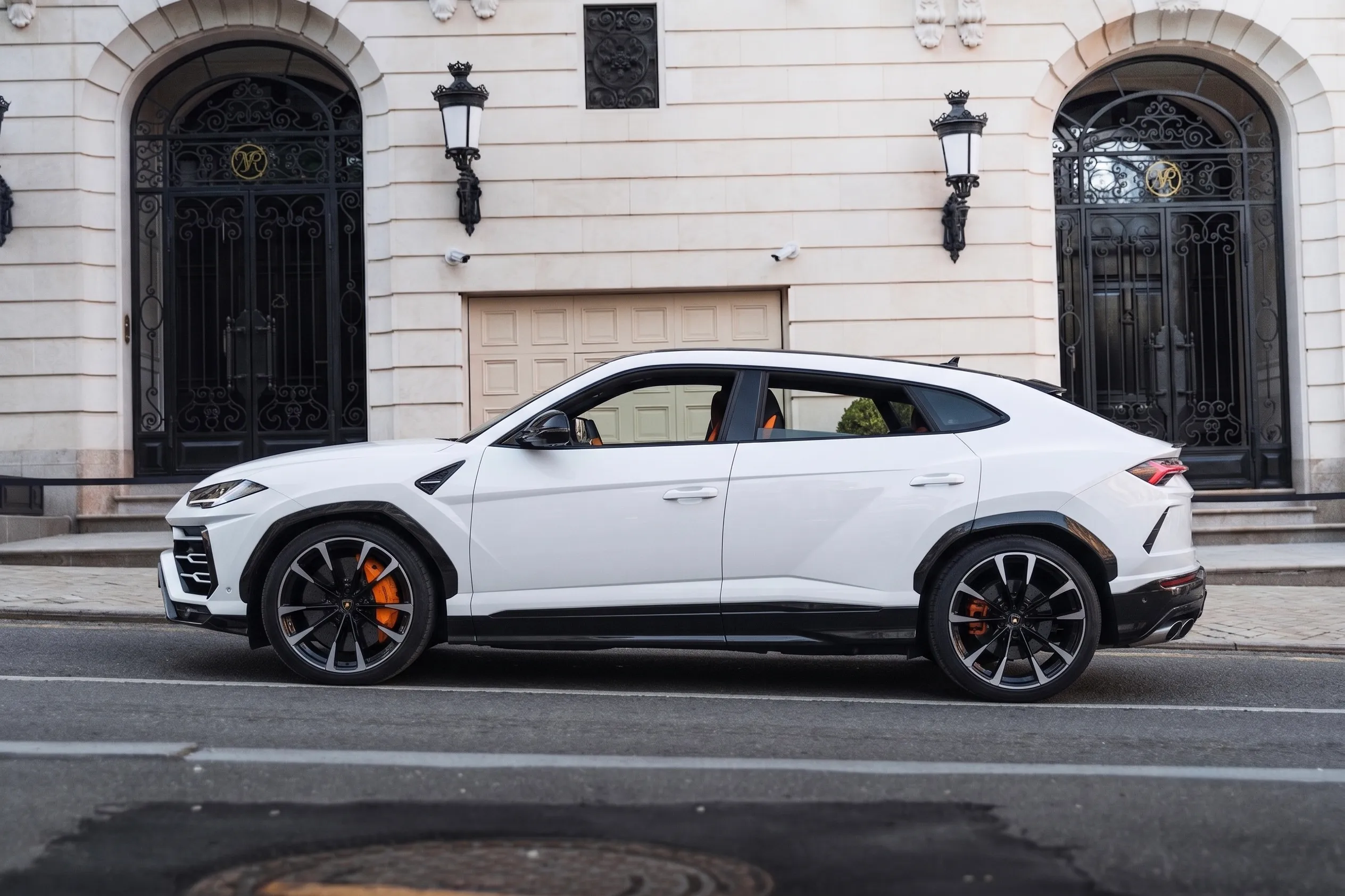 Lamborghini Urus White фото 3