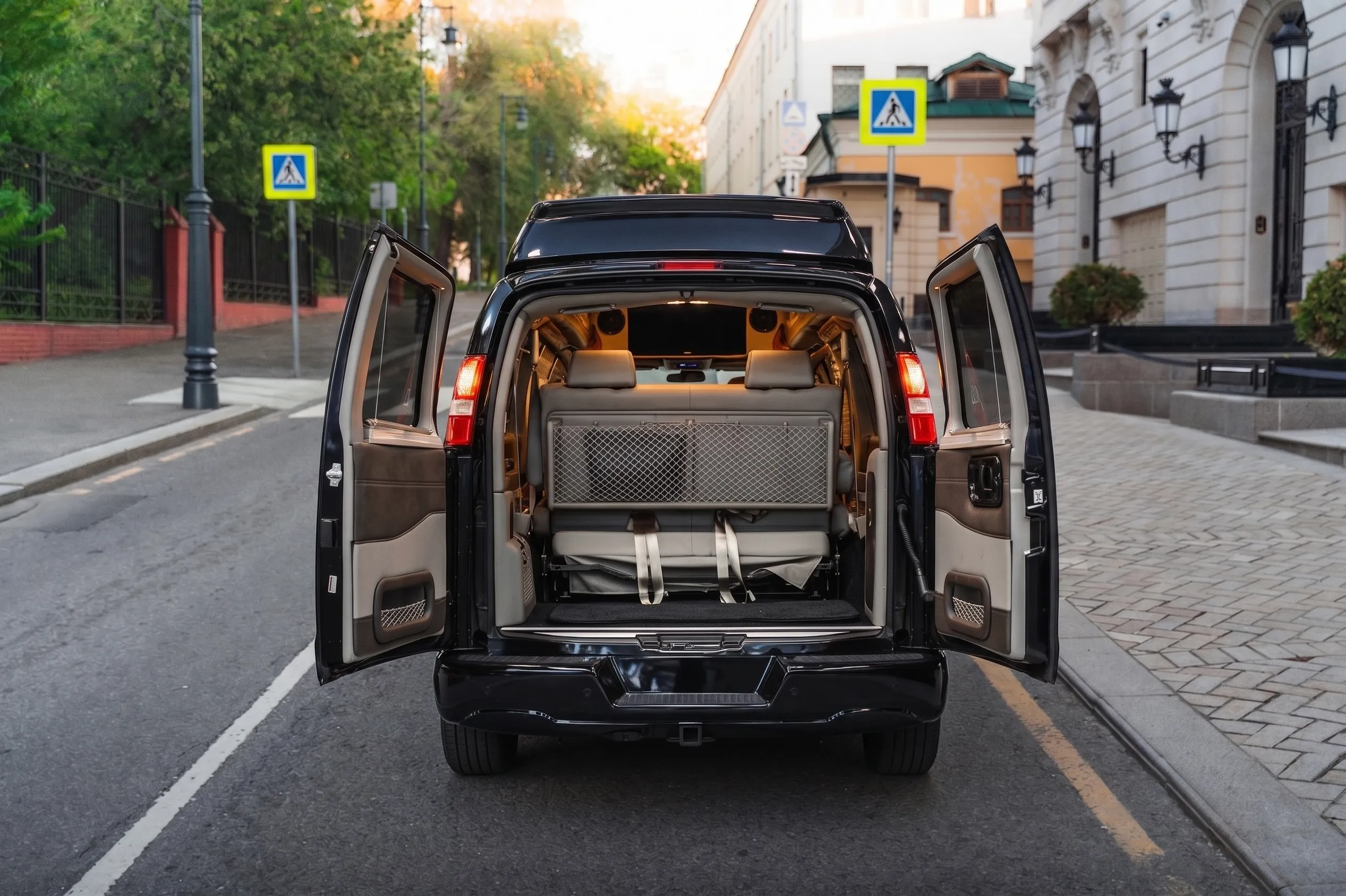 GMC Savana фото 2