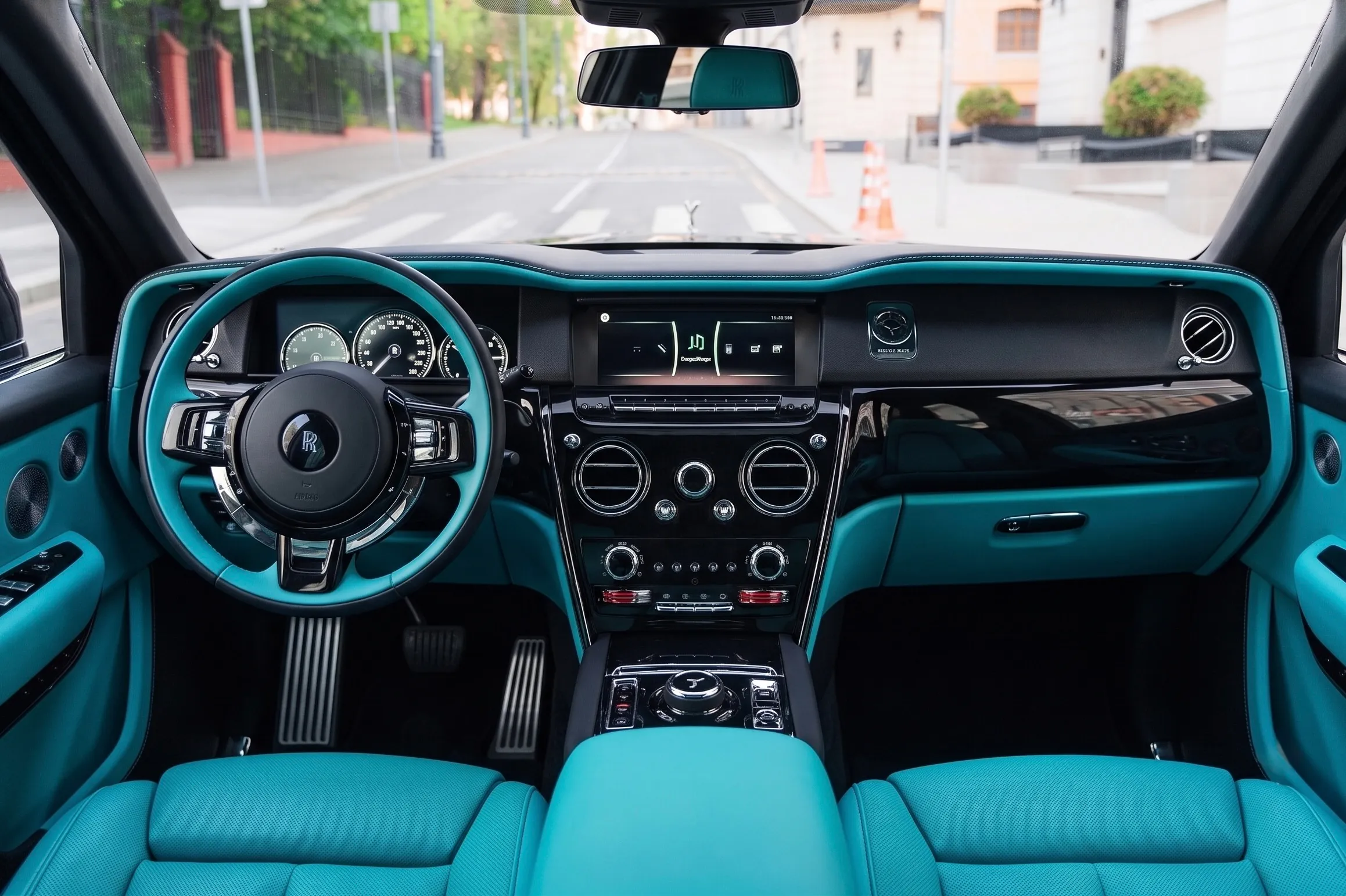 Rolls-Royce Cullinan фото 6