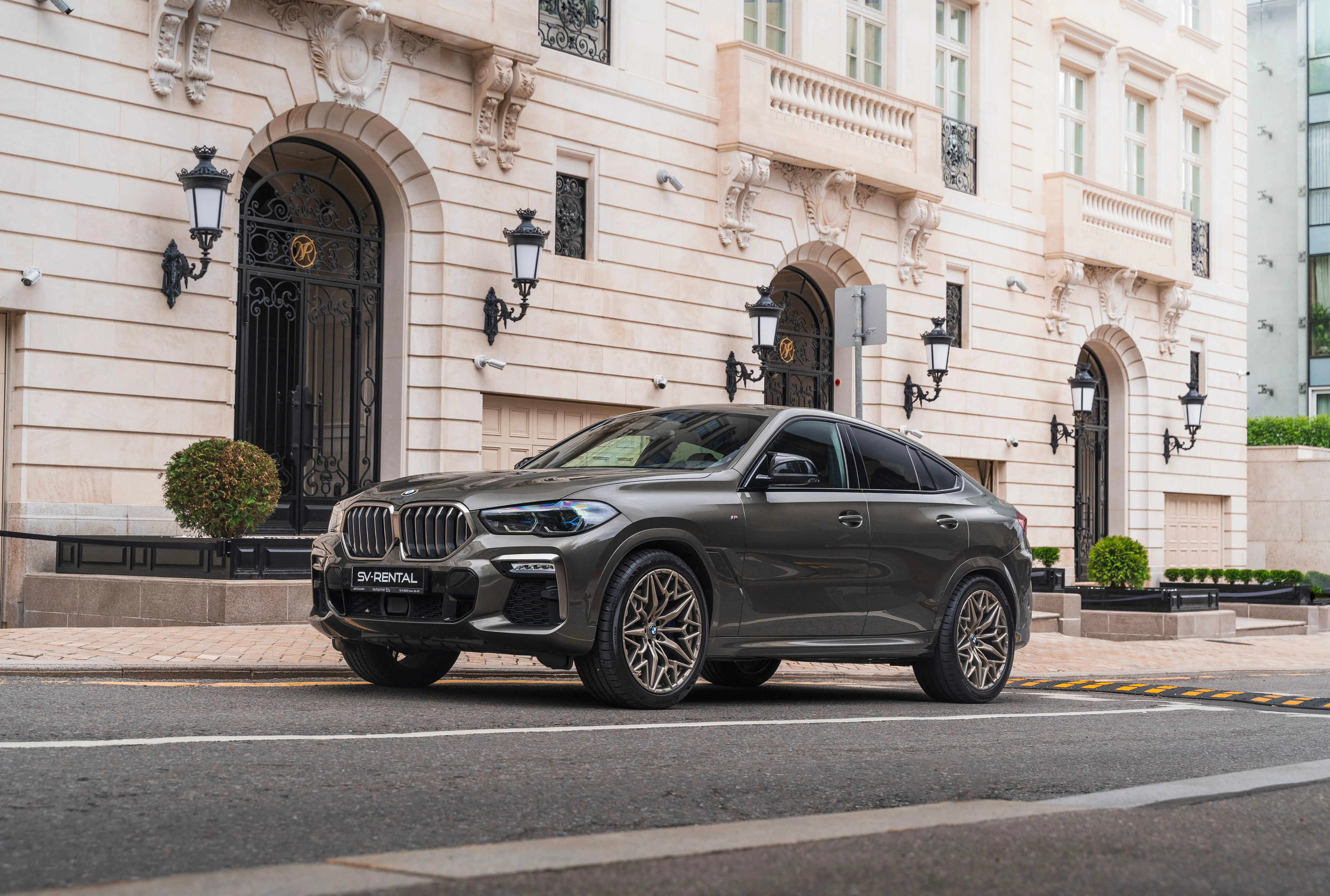 BMW X6 M50i фото 1